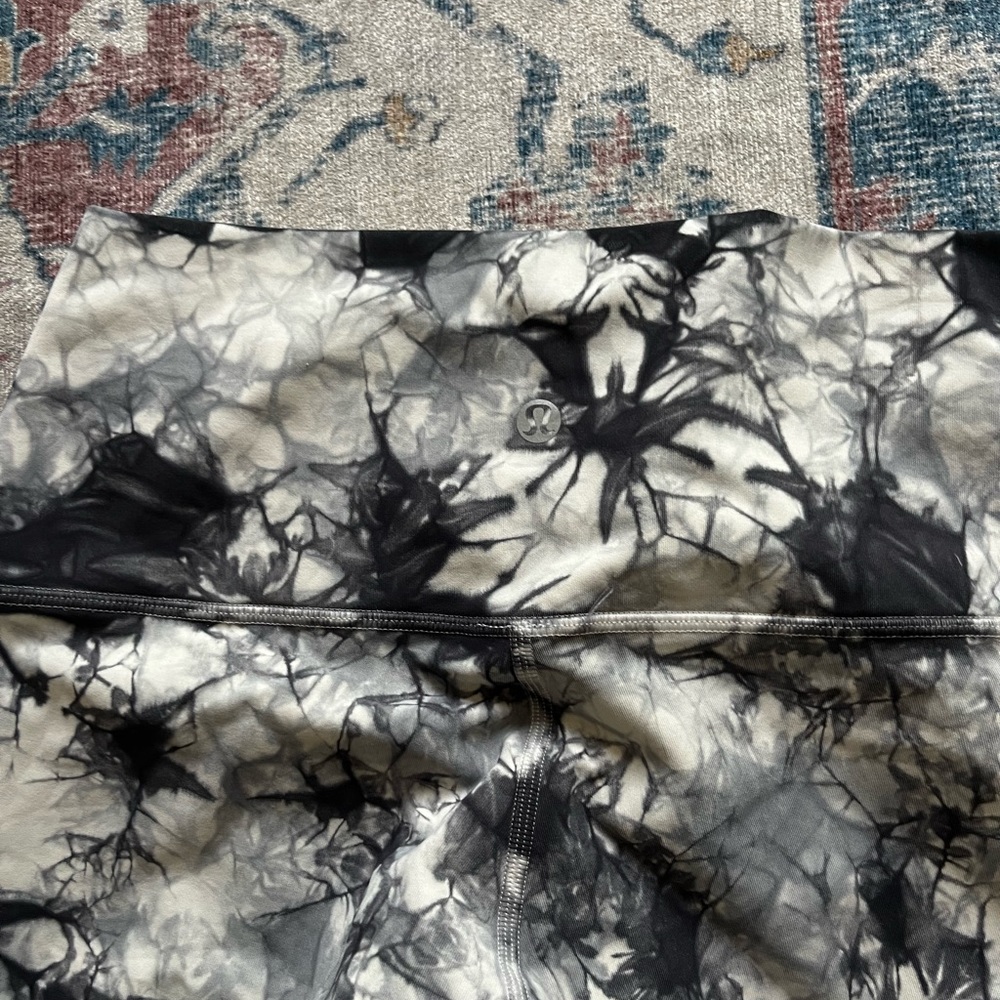 Lululemon wunder under under high rise crop 21” full on luxtreme dual shibori - Picture 6 of 9